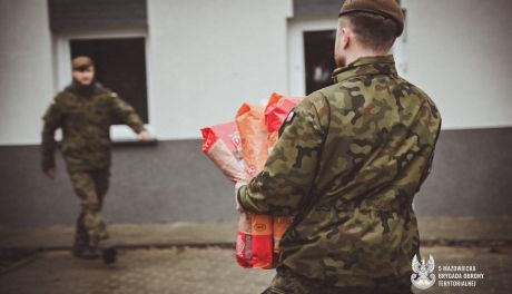 Świąteczna akcja żołnierzy - 300 kilogramów karmy trafiło do schronisk