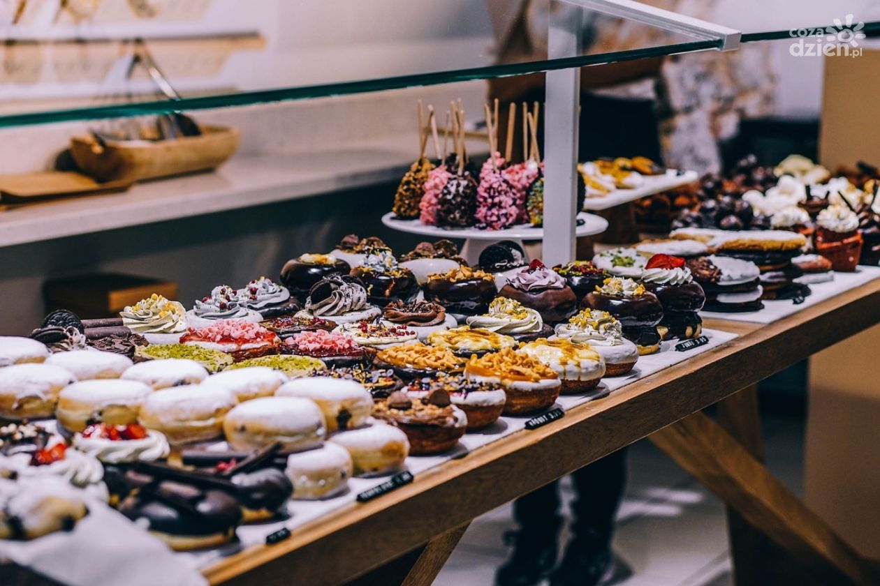 Czekoladowe inspiracje na tłusty czwartek: pączki, donuty i faworki!