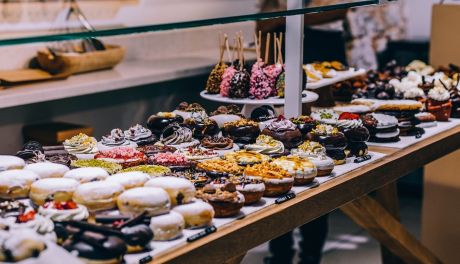 Czekoladowe inspiracje na tłusty czwartek: pączki, donuty i faworki!