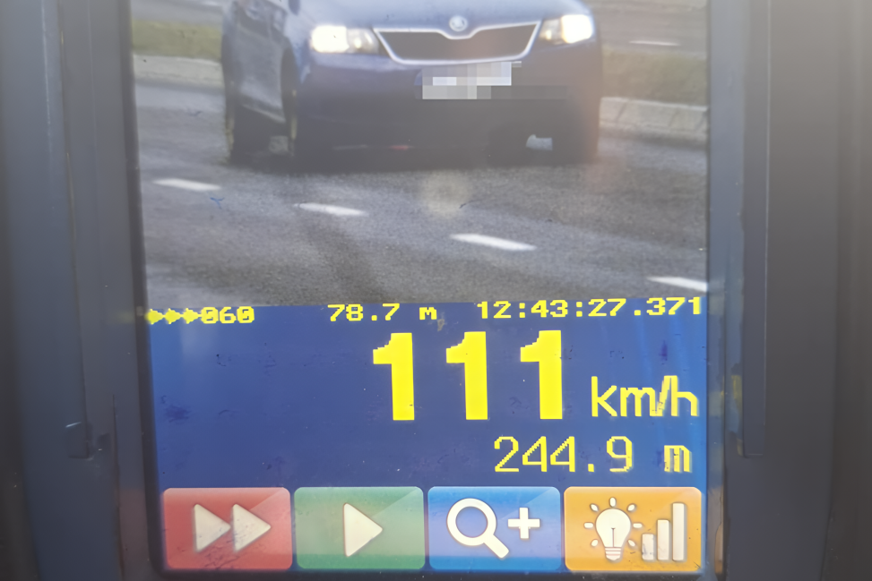 Pirat drogowy zatrzymany w Ciechanowie! Przekroczył prędkość o 61 km/h – stracił prawo jazdy