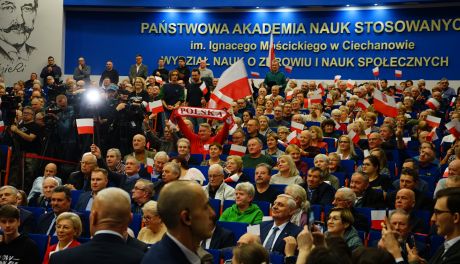 Nawrocki przemawia, studenci dostają białej gorączki