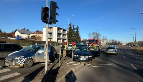 Kolizja na ul. Tatarskiej w Ciechanowie - BMW uderza w tył Opla