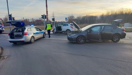 Wypadek w Ciechanowie! Kierowca Opla trafił do szpitala po zderzeniu z Toyotą