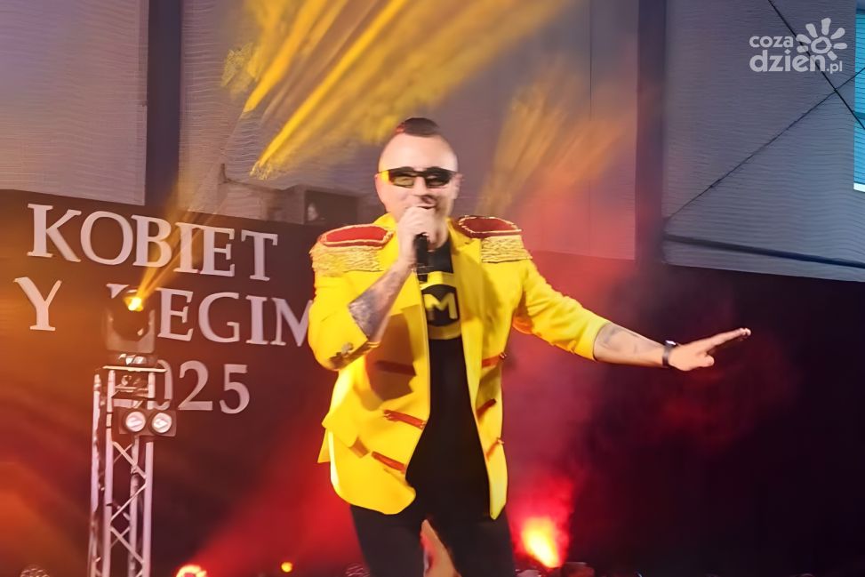 Regimin świętował Dzień Kobiet z Czadomanem! Kwiaty, wyróżnienia i ... koncert 