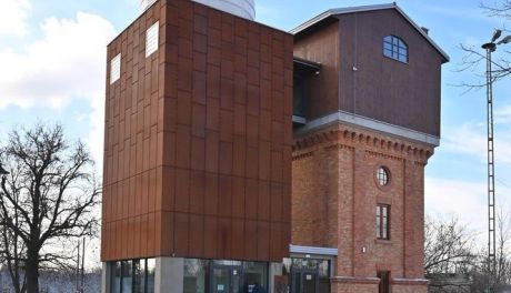 Płońsk: Zabytkowy Dworzec i Wieża Ciśnień Odzyskują Blask! Nowe Planetarium Atrakcją Regionu