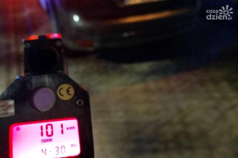 Jechał 101 km/h w terenie zabudowanym. 35-latek stracił prawo jazdy w Radzanowie