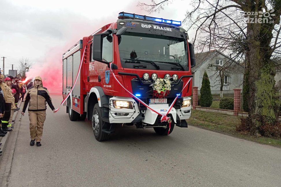 Strażacy ochotnicy z Krasnego mają nowy wóz. Pochwalili się nim w piątek