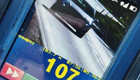 Pęchcin: Pędził 107 km/h tam, gdzie można tylko 50! Natychmiast stracił prawo jazdy