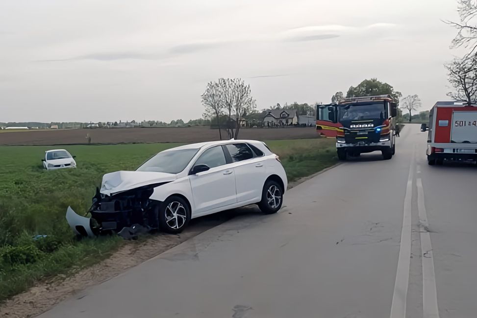 Groźny wypadek w Malechach - prędkość prawdopodobną przyczyną zderzenia dwóch aut. Obie kierujące w szpitalu