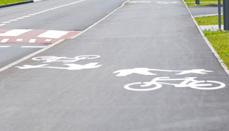 Ciechanów z gigantycznym dofinansowaniem z UE! Ponad 30 mln zł na nowe ścieżki rowerowe, kładkę i modernizację Fabrycznej