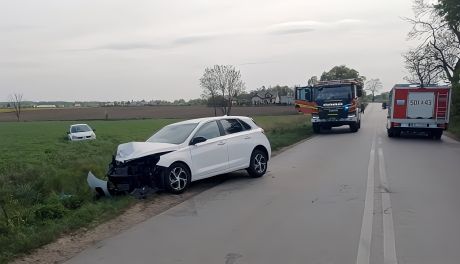 Groźny wypadek w Malechach - prędkość prawdopodobną przyczyną zderzenia dwóch aut. Obie kierujące w szpitalu