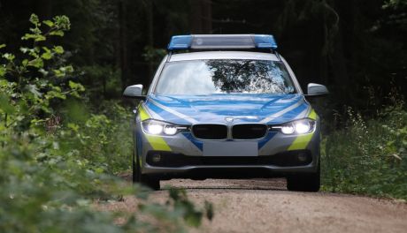 Nowe Miasto: Policyjny Pościg za Pijanym Kierowcą Skody. Uciekał na teren szkoły!