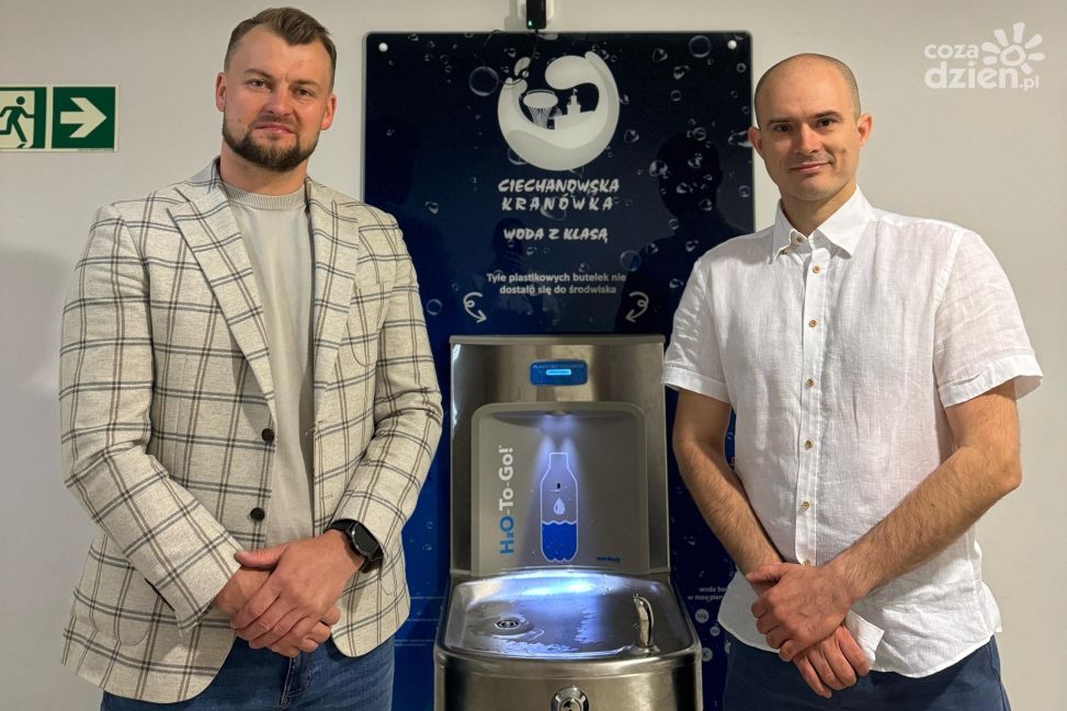 Ciechanowska Kranówka wspiera sportowców. Nowe poidełko w hali MOSiR – Jurand i ZWiK razem przeciw plastikowi!