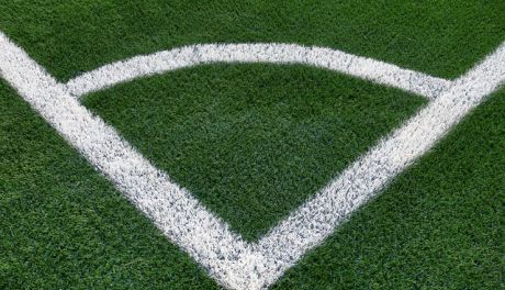 Skandal w Krasnem! Wandale zniszczyli murawę stadionu Iskry