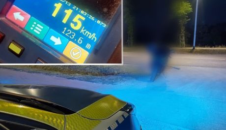 Pędził 115 km/h motocyklem w terenie zabudowanym. 23-latek z powiatu mławskiego stracił prawo jazdy