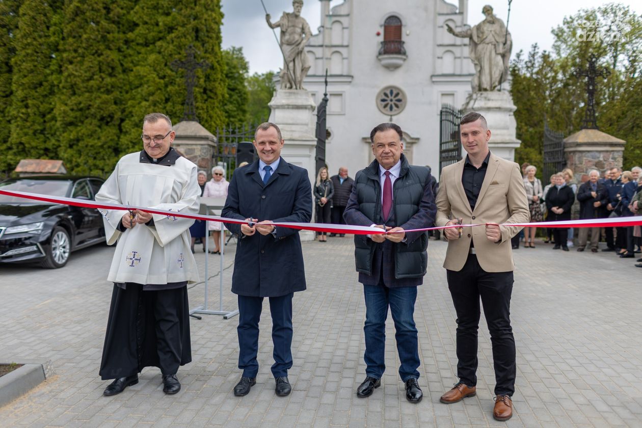 Drogi i parking już służą mieszkańcom Krasnego i okolic
