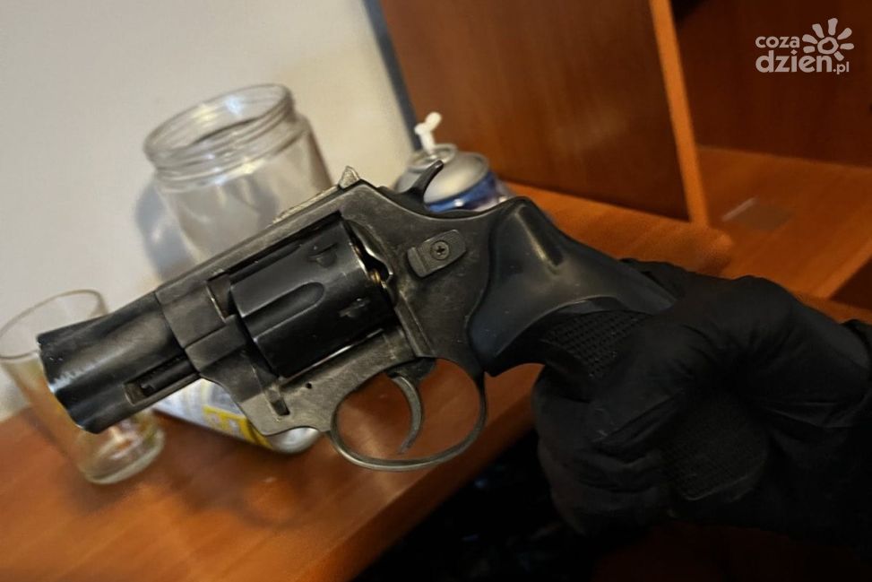 #PILNE Zlikwidowali u nas gang, przejęli broń i 9 kg narkotyków. Kulisy wielkiej akcji policji