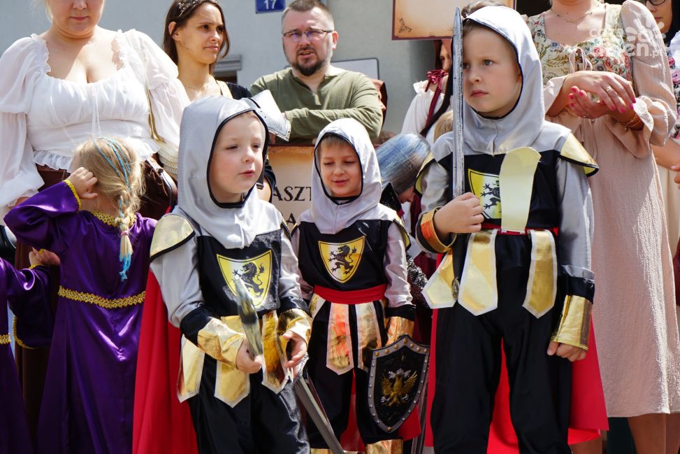 Spora dawka historii, podchód ulicami miasta, masa atrakcji i jubileuszowy tort! 600-lecie nadania praw miejskich uczczone w Raciążu z rozmachem