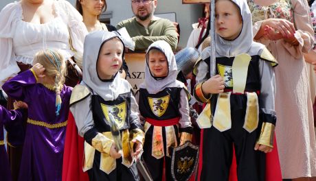 Spora dawka historii, podchód ulicami miasta, masa atrakcji i jubileuszowy tort! 600-lecie nadania praw miejskich uczczone w Raciążu z rozmachem