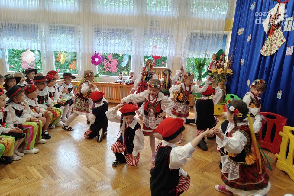 Ludowy zawrót głowy w przedszkolu nr 5 - Galeria