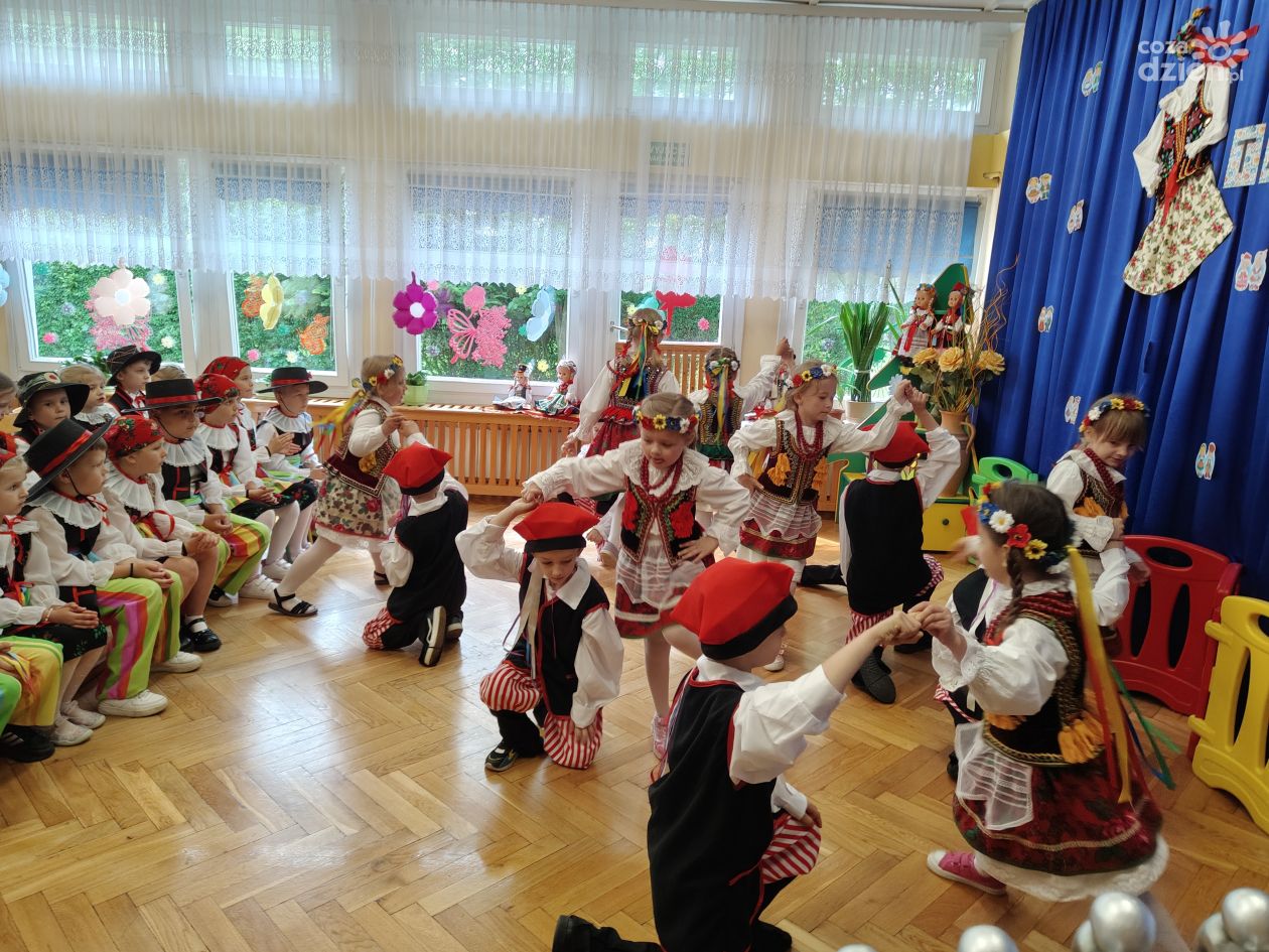 Te maluchy roztańczyły całą salę! Zobacz, kto kręcił piruety jak zawodowiec i czy ktoś zgubił buty w krakowiaku!