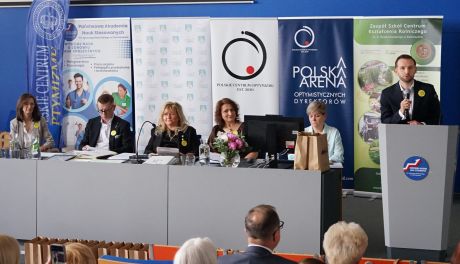 Subiektywna percepcja zawodu nauczyciela - jak optymizm i empatia kształtują przyszłość edukacji? 