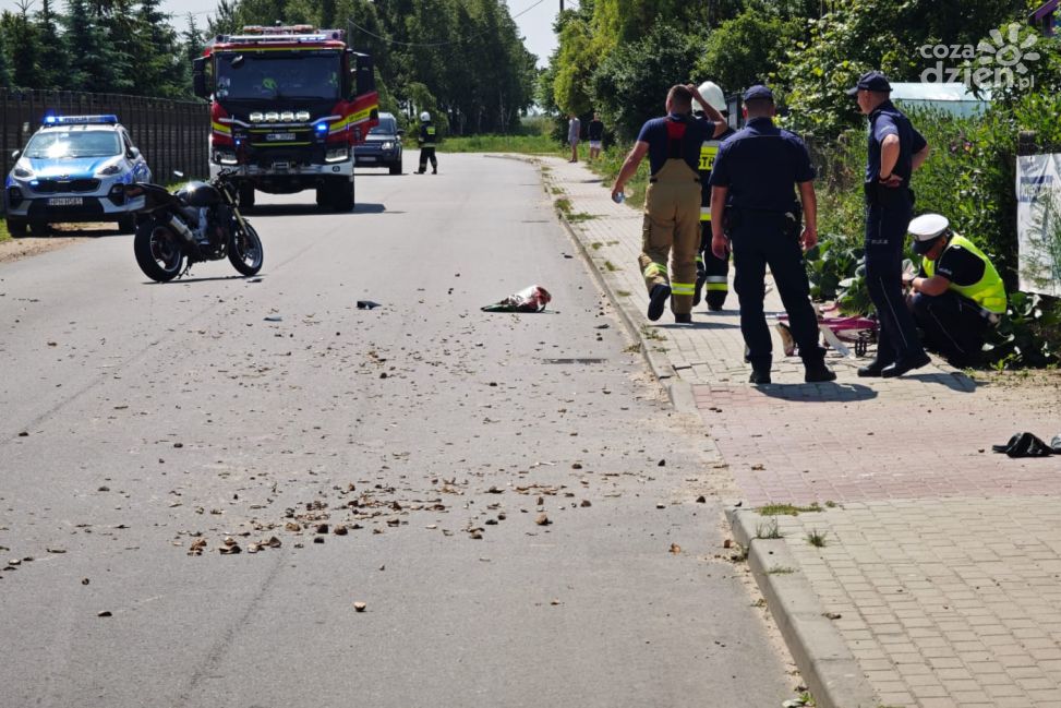 Policja wstępnie ustaliła co się wydarzyło.  Rowerzystę zabrał śmigłowiec LPR