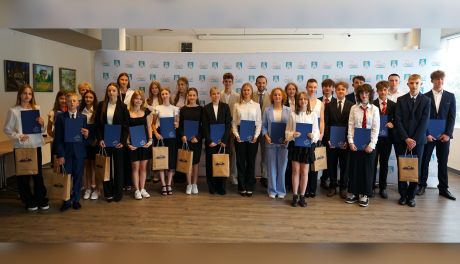 Najlepsi uczniowie nagrodzeni przez prezydenta Ciechanowa. Poznaj laureatów!