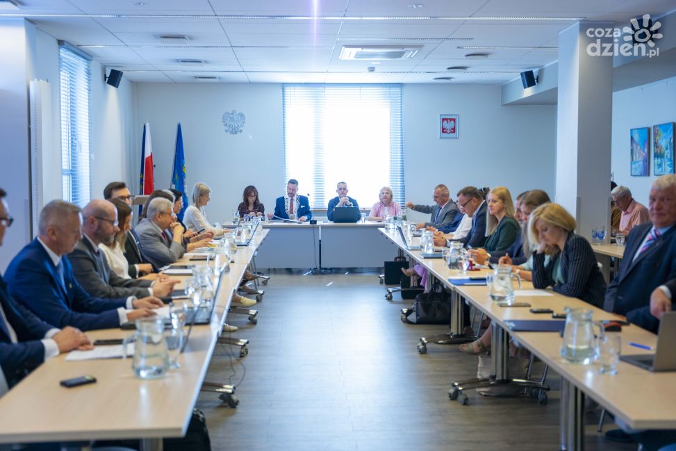 Więcej pieniędzy na inwestycje, remonty i ekologię. Kluczowe decyzje rady miasta.