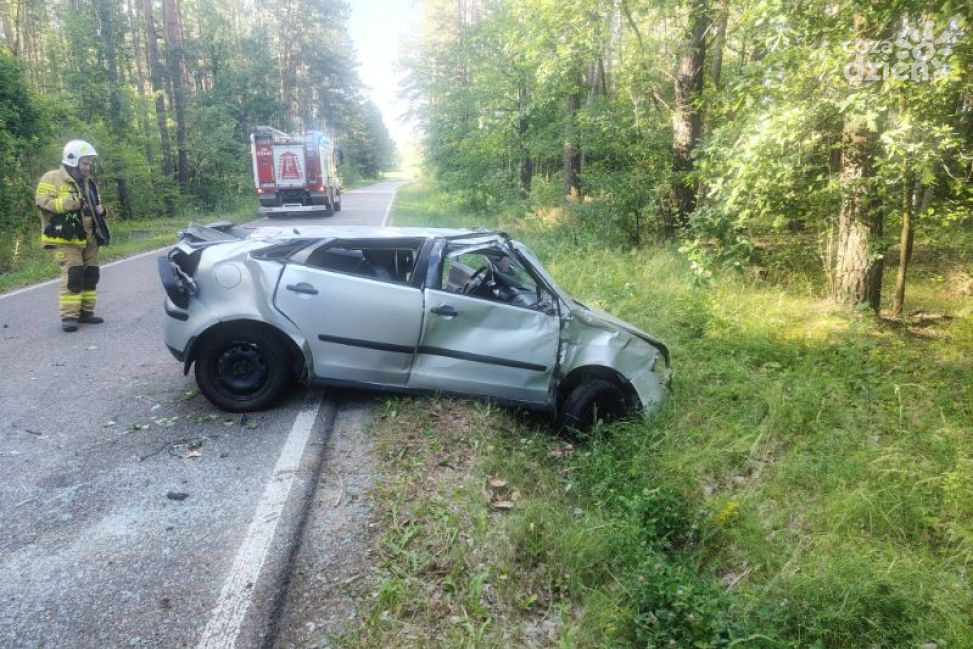Dachowanie w Sulerzyżu: 19-latek ranny, trafił do szpitala