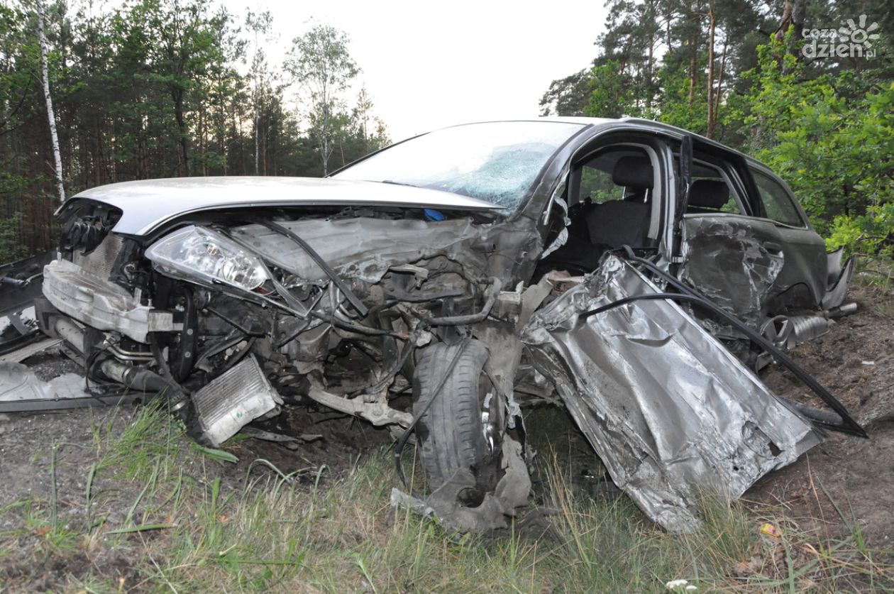 Tragiczny bilans weekendu: 17 wypadków, 24 ranne osoby