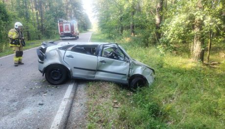 Dachowanie w Sulerzyżu: 19-latek ranny, trafił do szpitala