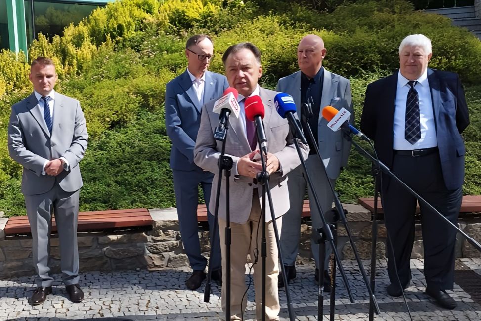 Samorządowcy o projekcie zniesienia dwukadencyjności