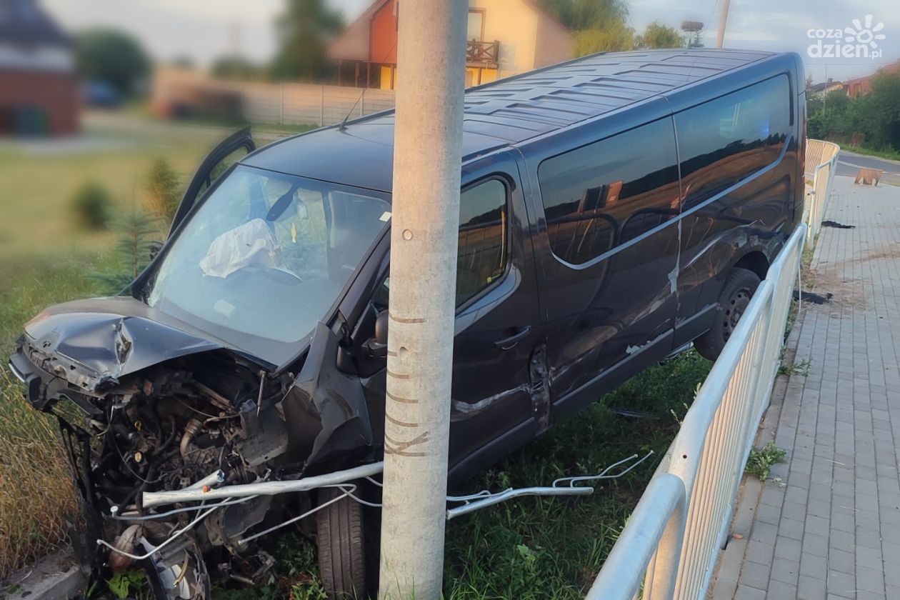 39-latek z Mławy zakończył jazdę na ogrodzeniu
