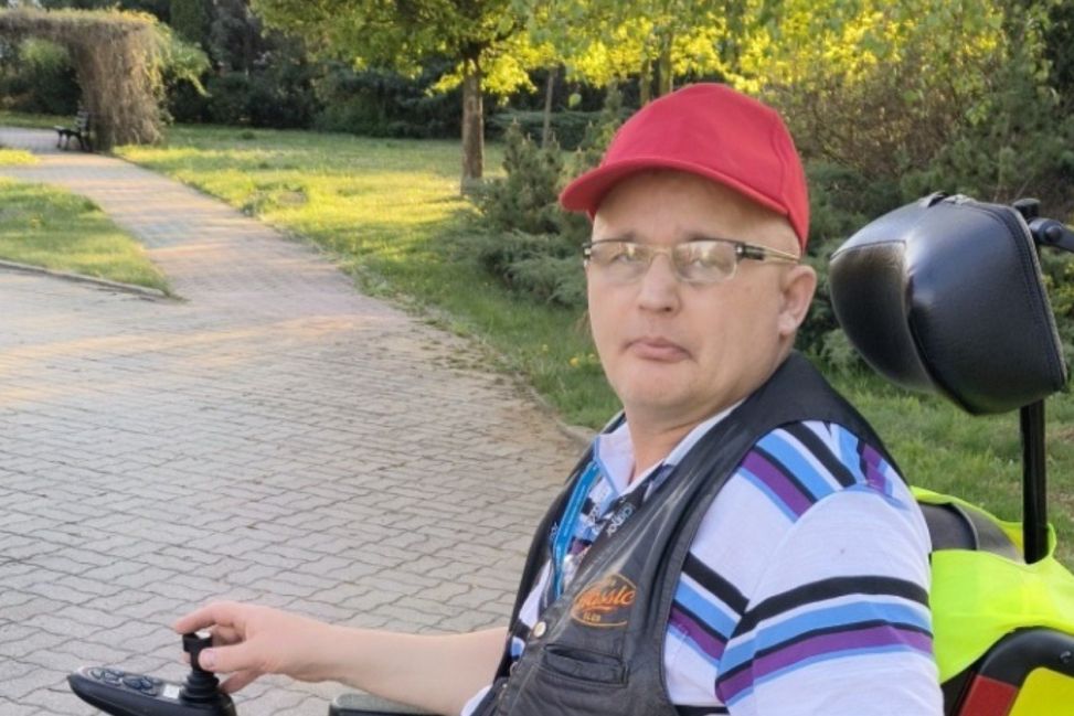 Pomóżmy Grzegorzowi odzyskać mobilność: Zbiórka na nowy akumulator do wózka elektrycznego