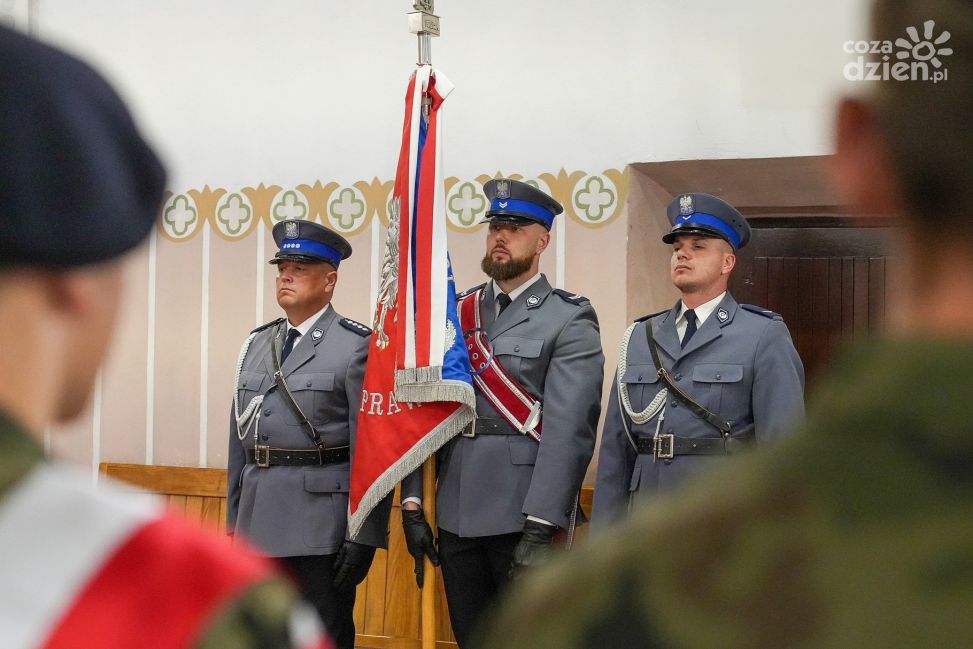 Święto Policji 2025 w Ciechanowie: awanse, medale i podziękowania za służbę mieszkańcom