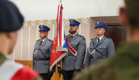 Święto Policji 2025 w Ciechanowie: awanse, medale i podziękowania za służbę mieszkańcom