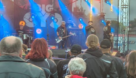 Rockowe brzmienia w ramach dwudniowej imprezy w Gołotczyźnie - „podGrodzisko” z Big Cycem rozgrzewało [fotorelacja]