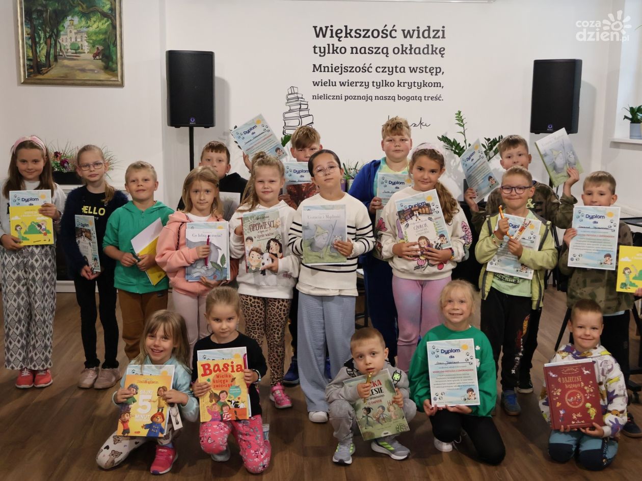 Czworonogi wśród książek w Ciechanowie