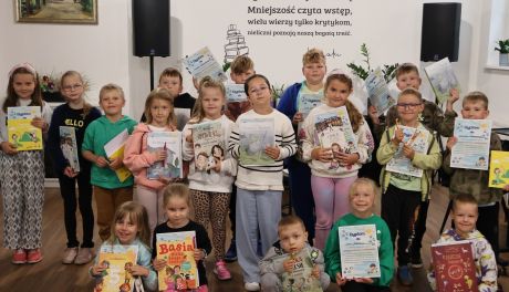 Warsztaty z psem terapeutycznym w Bibliotece – dzieci uczyły się empatii i odpowiedzialności