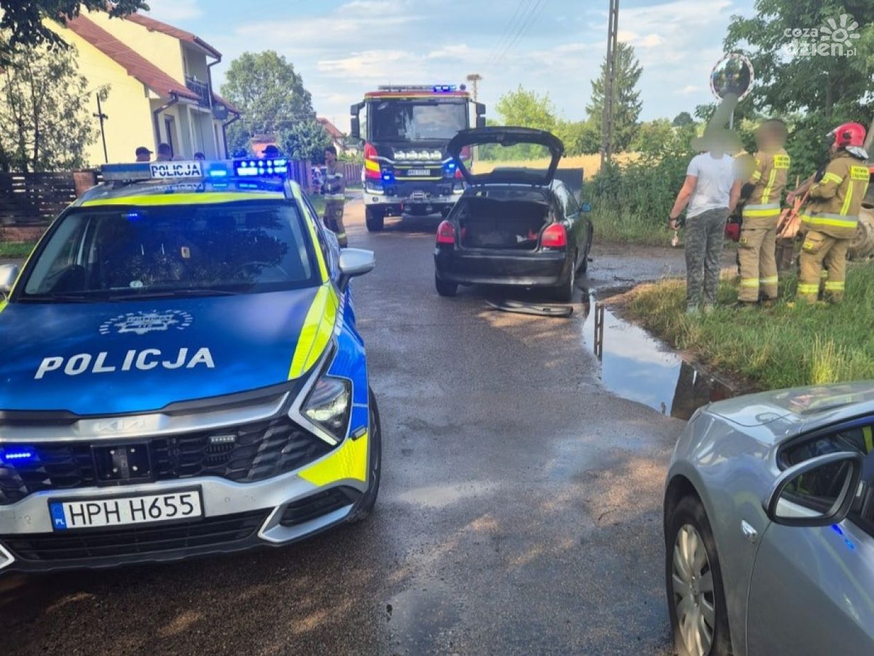 Zderzenie ciągnika z audi w Nowym Sielcu